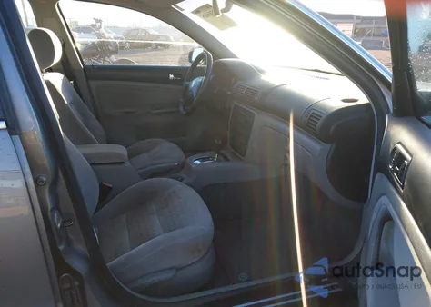 2004 Volkswagen Passat Gls z USA, uszkodzony, nr VIN WVWPD63B24P098481